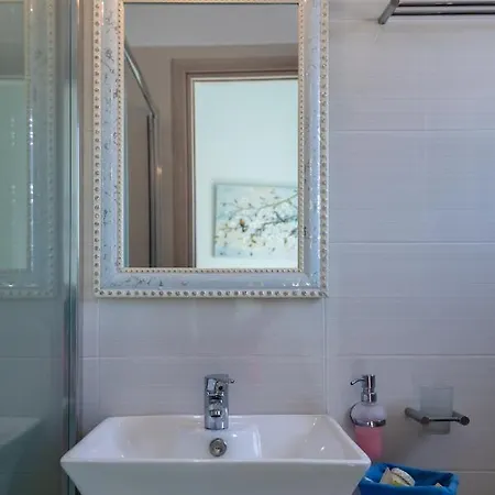 Niriides Luxury شقة